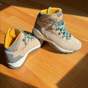 Columbia Beige Hiking Boots with Blue Laces